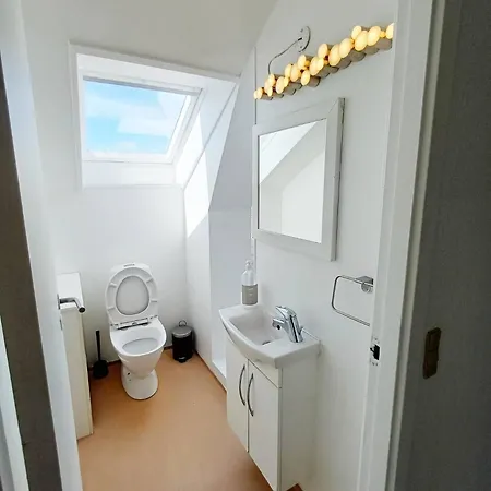 Casa vacanze Large Double 1 With Free Parking Hjørring